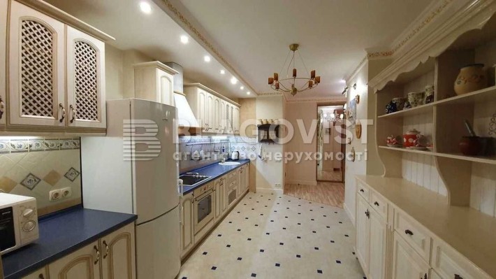 Двокімнатна  квартира з ремонтом на пр. Лобановського, 4Б - фото 1