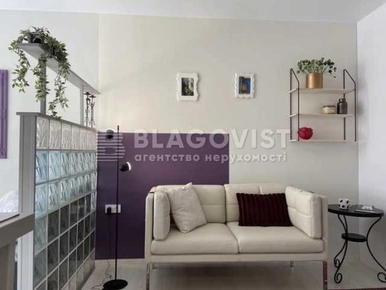 Продам ЖК Медовий 32 м с ремонтом   Кадетский Гай 10 . Киев