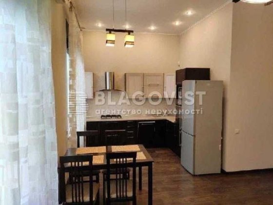 Продаж просторої(60м2) студії; +спальна кімната, Центр міста Киев