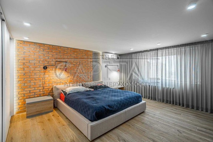 Унікальна квартира з терасою та індустріальним характером - фото 1