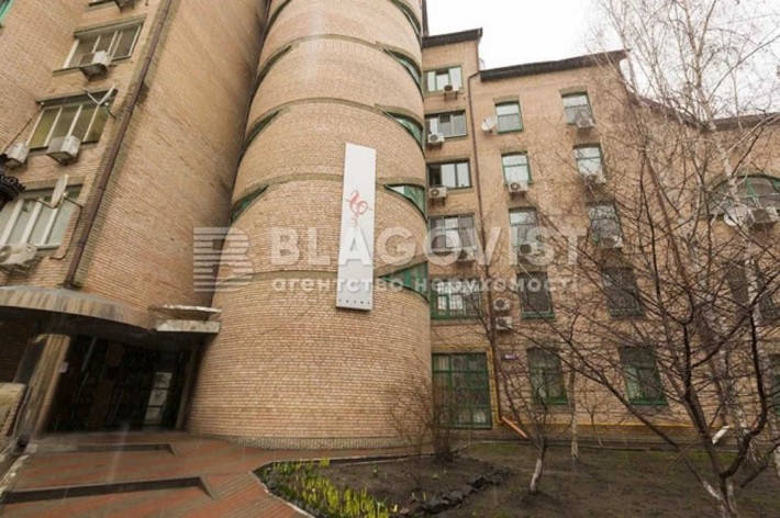 Продаж, простора 3-к квартира, з гарним ремонтом, Університет - фото 1