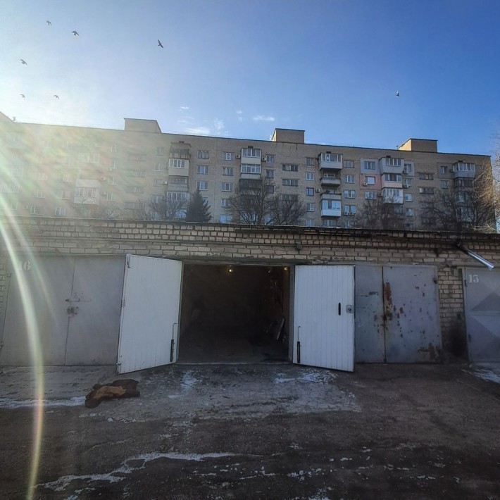 Продам капітальний гараж в центрі - фото 1