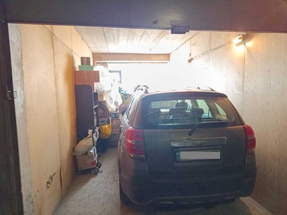 Гаражный бокс 18м2 в 5эт.здании на Оболони,с окном на фасад светлый! Киев