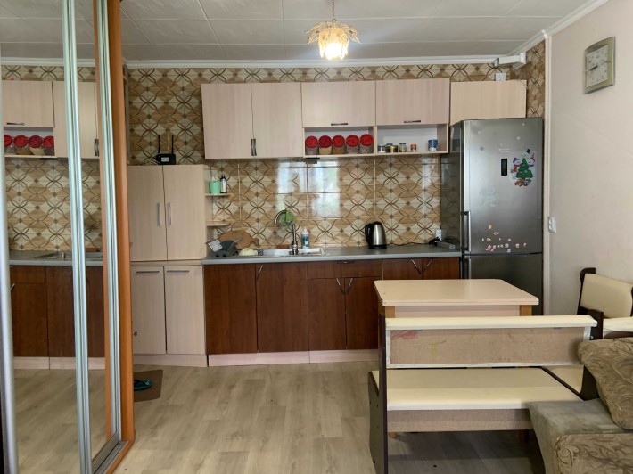 Сдам на год и более комнату с капитальным ремонтом в общежитии - фото 1