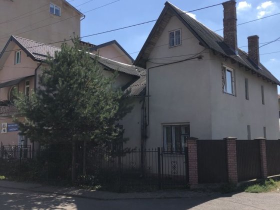 Підселення студентів в центрі біля нафти і газу на термін від року. Ивано-Франковск