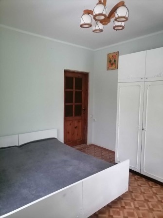 Здається окрема кімната з окремою кухнею в будинку - фото 1