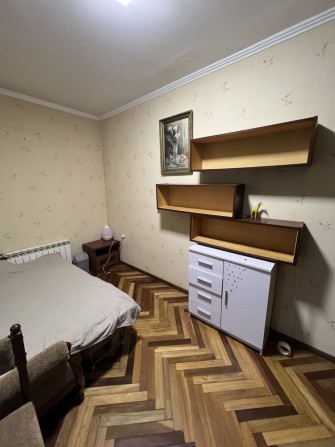 Здається кімната для однієі дівчини в трьохкімнатній квартирі - фото 1