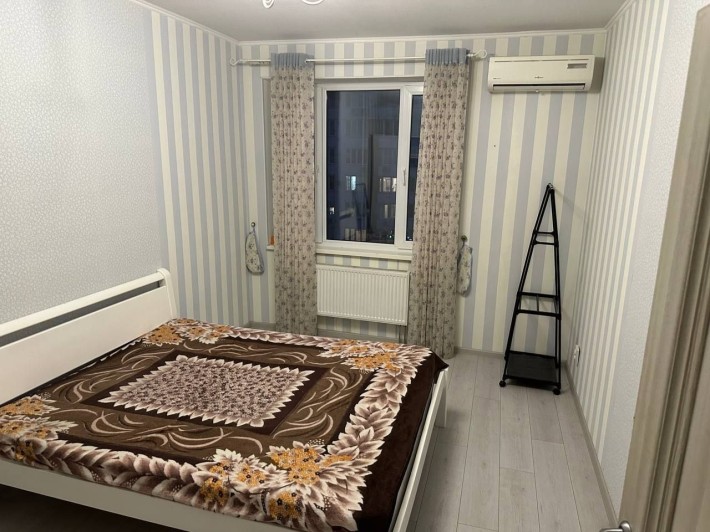 Кімната Позняки для дівчини без власників  є генератор для ліфту - фото 1