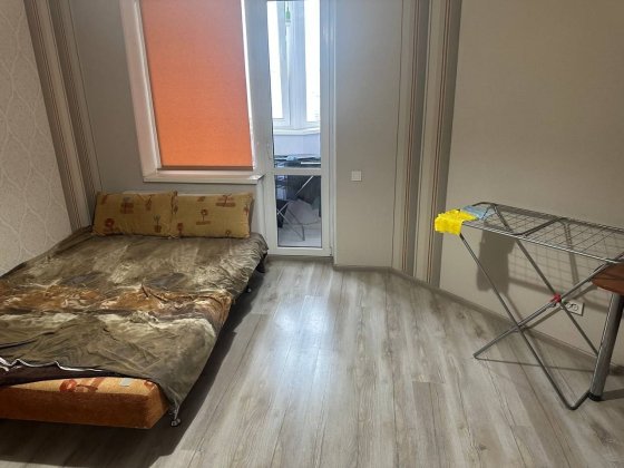 Кімната Позняки перехрестя Драгоманова  Пчілки  є генератор для ліфту Киев