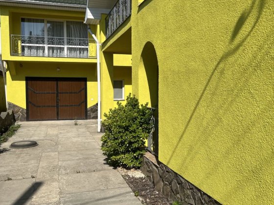 Здається чудовий будинок Виноградів