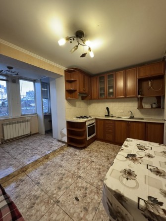 Оренда окремого будинку . Центр. Три кімнати є парко міста. Можна з тв - фото 1