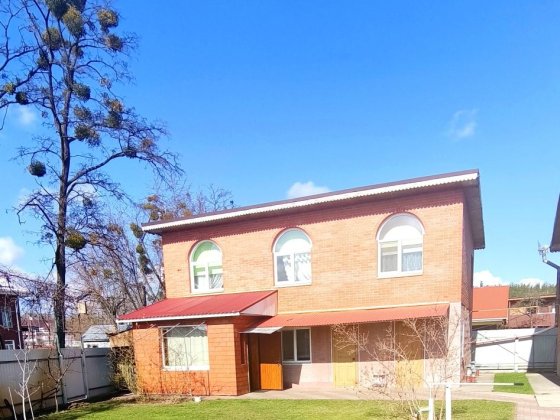 Здається 2-х поверховий цегляний будинок в Броварах (зупинка «Пекарня» Бровары