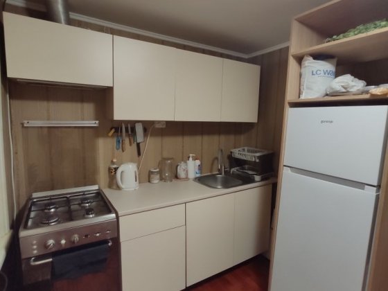 Частина будинку. Інст. Зв'язку.