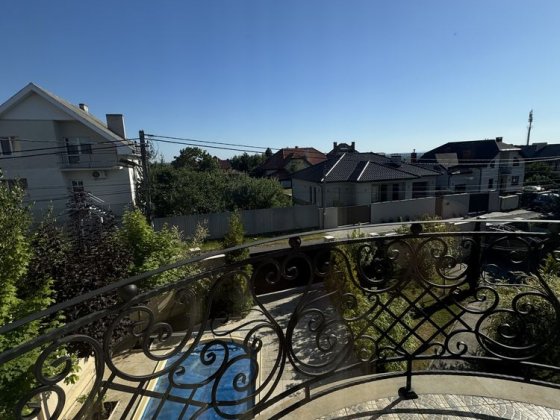 Оренда будинку з басейном на Червениці Ужгород