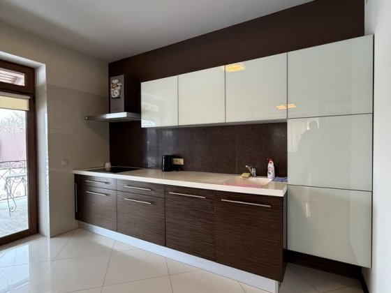 Оренда окремо стоячого будинку в районі Дастора Ужгород