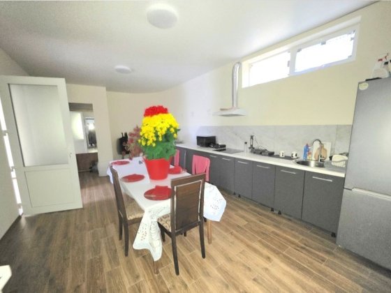 С генератором. Пр. Науки район ул. Телевизионная.  80 кв м.