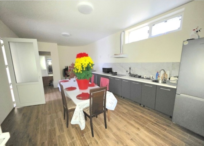 С генератором. Пр. Науки район ул. Телевизионная.  80 кв м. - фото 1