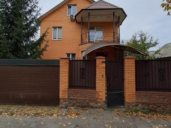 Здам 3 поверховий будинок 250м2 поруч з метро "Академмістечко". Київ