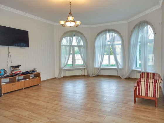 Дом  М. Академгородок 500м.  3 комнаты. Київ