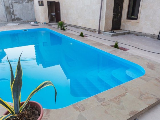 Аренда  дома возле моря  / Аркадия  , бассейн  , 8 соток, подвал ,свет Одеса