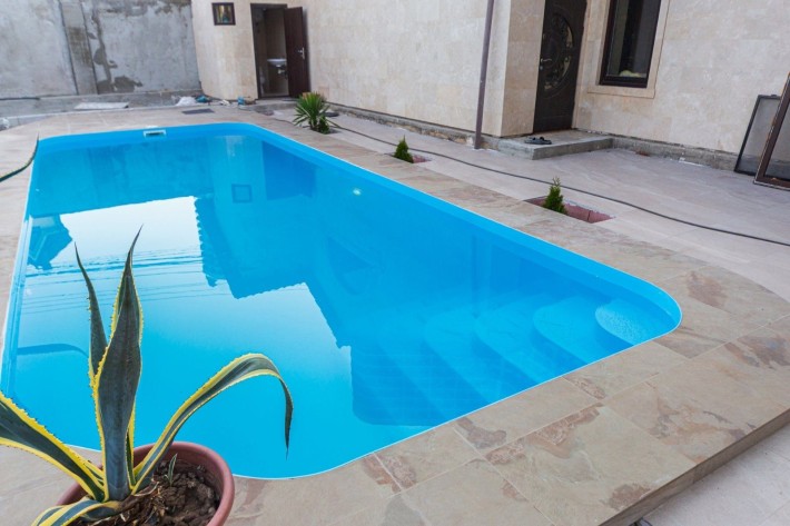 Аренда  дома возле моря  / Аркадия  , бассейн  , 8 соток, подвал ,свет - фото 1