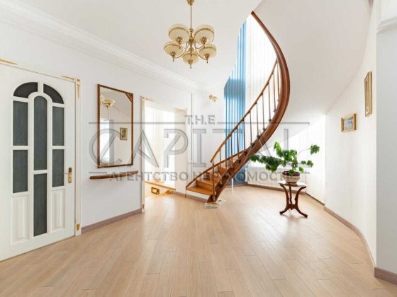 ВИД НА ЛАВРУ Оренда будинку на Печерську Є Генератор Є вхід до БотСаду Київ