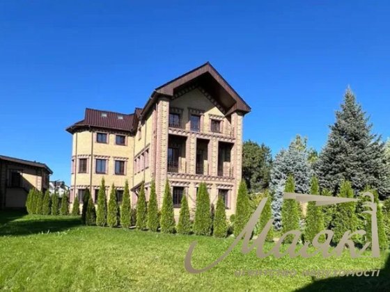 Аренда трёхэтажного дома в коттеджном городке можна под офис Козин. Козин