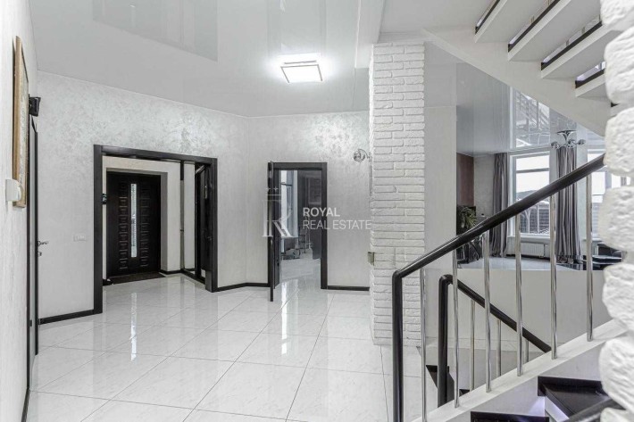 Оренда Будинок 5кім. 560м2 с. Горбовичі Газ Закрита Територія - фото 1