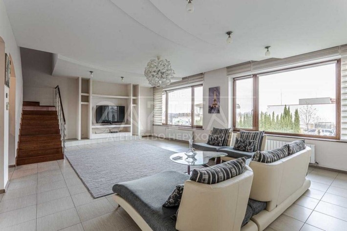 Оренда / Будинок / 347 м2 / Іванковичі / КМ МАЄТОК - фото 1