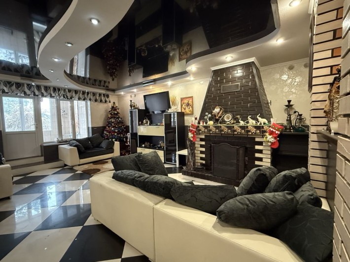 Укомплектований будинок з бомбосховищем - фото 1