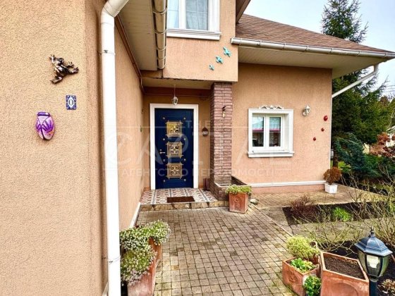 Автономний будинок котеджне містечко Мощун