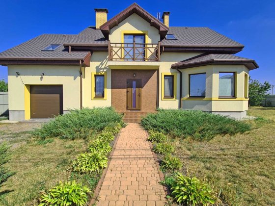 Будинок в с. Погреби  з газом і генератором з сучасним ремонтом Погребы