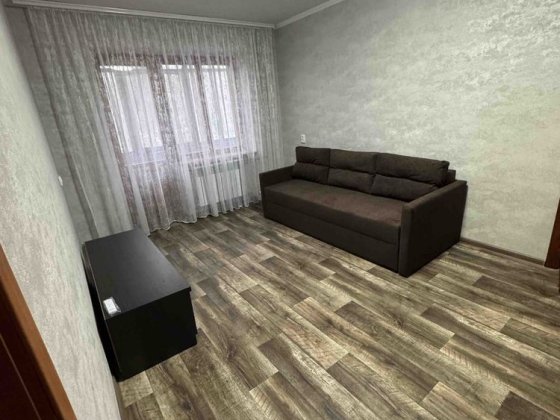 Сдам 2 х ком квартиру . Тихий Центр. Каменское