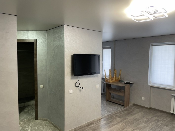 Сдам 1-2к комнатную кв-ру 10000 Первая сдача! Правый берег - фото 1