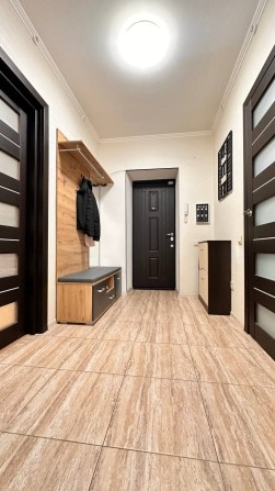 Большая 1 комнатная квартира в Монолите - фото 1