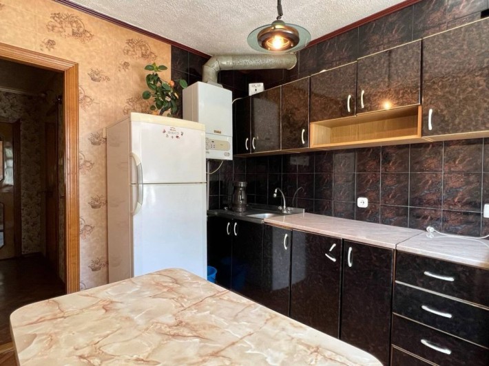 Здам 3-кімнатну квартиру в центрі на тривалий термін - фото 1