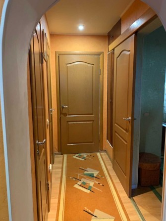 Здам в оренду 3-х кімнатну  квартиру 2й поверх в Центрі міста - фото 1