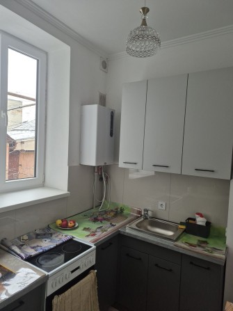 Здається трьохкімнатна квартира в тихому центрі. - фото 1