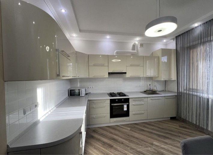 Оренда в новобудові 2 К .квартири з ГАРАЖЕМ - фото 1