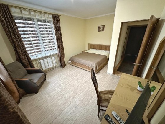 Здається трьох кімнатна  на довготривалий термін Трускавець