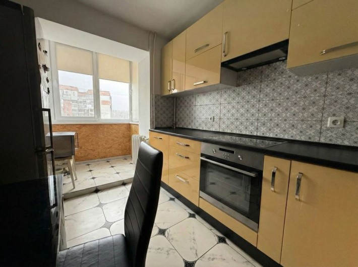 Центр, поруч Погран. Академія. Євроремонт! - фото 1