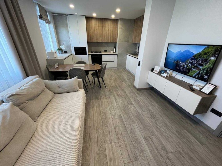 Світла з якісним ремонтом 2х кімнатна квартира у новобудові на Озерна! - фото 1