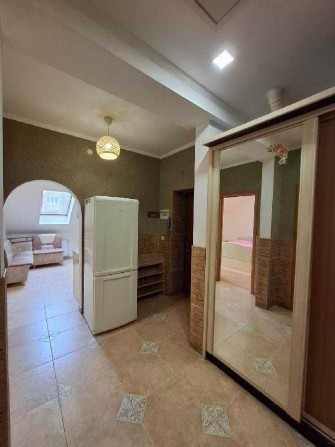 Оренда 2-кімнатної квартири мансардного типу по вул. Федьковича - фото 1