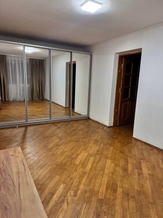 Здається в оренду 2 кім квартира в центрі по Коновальця - фото 1