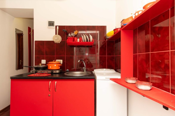 Тепло є  завжди .Можна потижнево і з малим песиком .Велес (KFC) ,Метро - фото 1