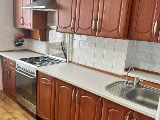 Сдаю свою  3к чистую, светлую, теплую, не угловую, с мебелью на Артеме Кривий Ріг