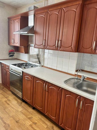 Сдаю свою  3к чистую, светлую, теплую, не угловую, с мебелью на Артеме - фото 1