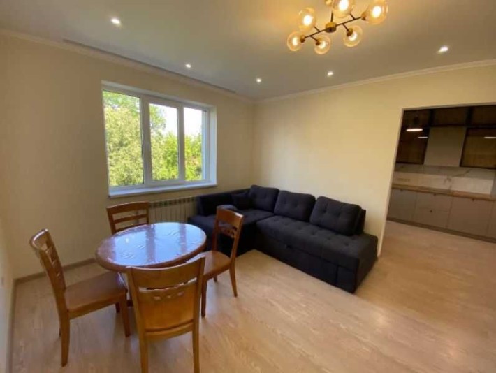 Оренда просторої 3 кімнатної квартири в центрі вул Підгірянки 23 - фото 1