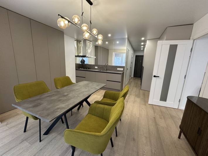 Оренда великої 1 км площа 62м2 в центрі - фото 1