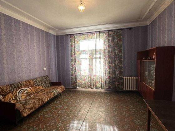 Простора квартира на Ставках.